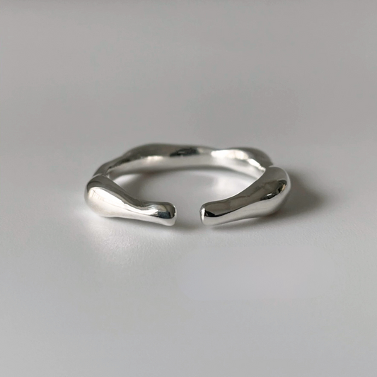 Dayla Fluid Ring